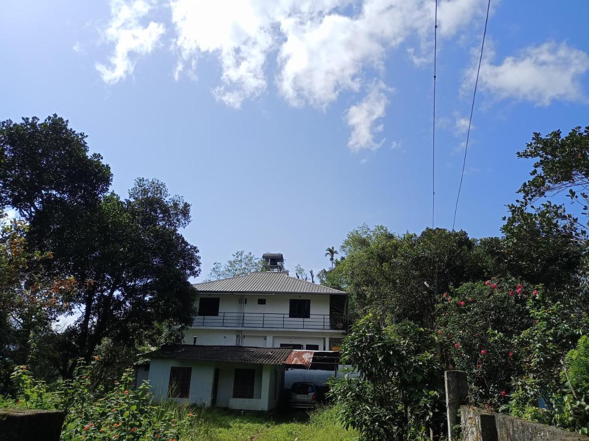 La Casa De Alexa Homestay Idukki Buitenkant foto